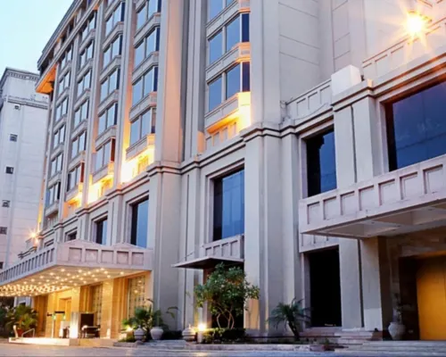 The Metropolitan Hotel & Spa New Delhi Hotels near Sundar Nagar