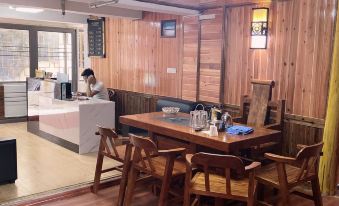 Qianhu Miao Village Yuyin Shanjian Homestay