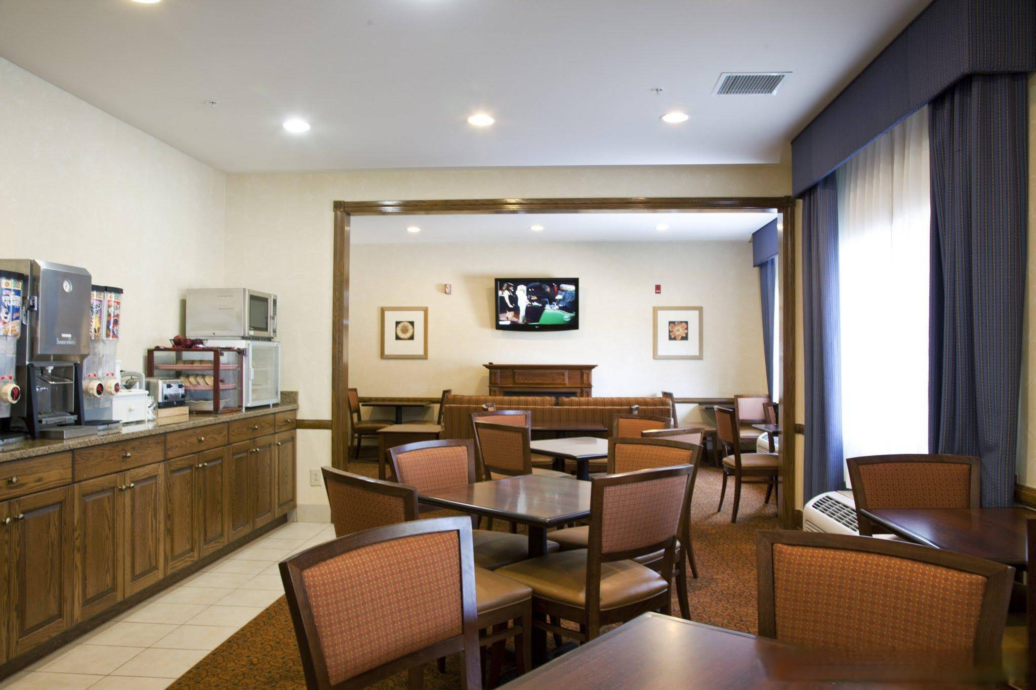 Country Inn & Suites by Radisson, Rochester, MN