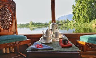 Naaz Kashmir Houseboat