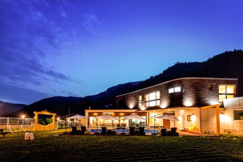 도그밀리펜션 전경