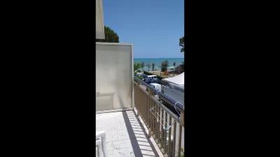 Spacious Quadruple Room a Stone Throw from the Sea