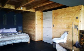 Chalet with Panoramic Views of the Mountains of the Oberland and Lake Thun