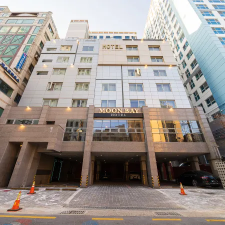 Moonbay Hotel Отели рядом с достопримечательностью «Парк у пляжа Намчхон»