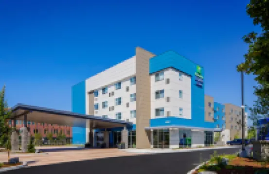 Holiday Inn Express & Suites PORTLAND AIRPORT by IHG Hotels in Portland