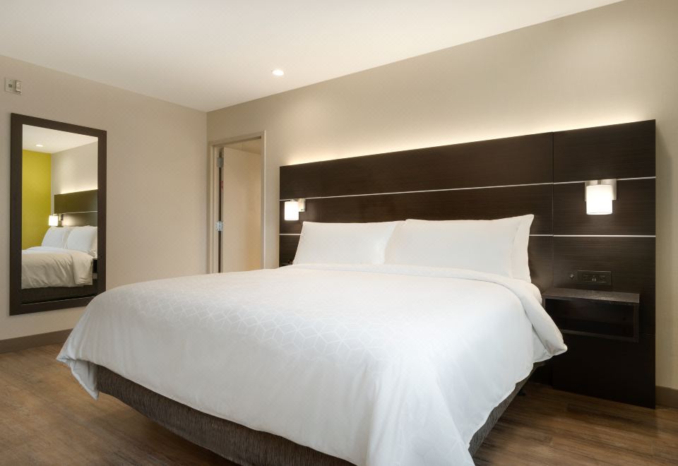 2. 홀리데이 인 익..