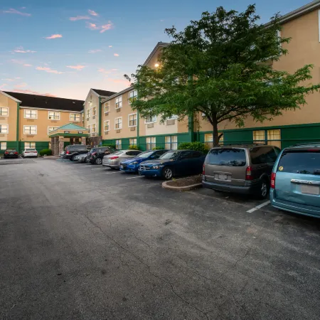 HomeTowne Studios by Red Roof St. Louis - Airport/ N Lindbergh