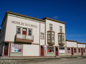 Midnight Sun, a Coast Hotel