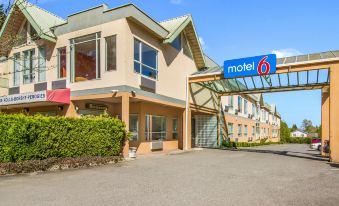 Motel 6 Surrey, BC