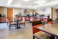 Comfort Inn & Suites Norman Near University - breakfast