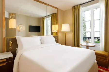 Le Belgrand Hotel Paris Champs Elysees, Tapestry Collection by Hilton