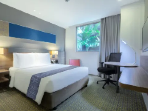 هوليداي إن إكسبرس بانكوك ساثور ا بٓي آيتش جي Hotels near المطل الزجاجي