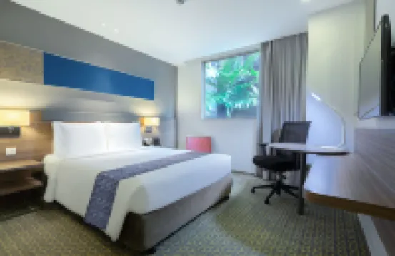 Holiday Inn Express BANGKOK SATHORN by IHG Robot Building周辺のホテル