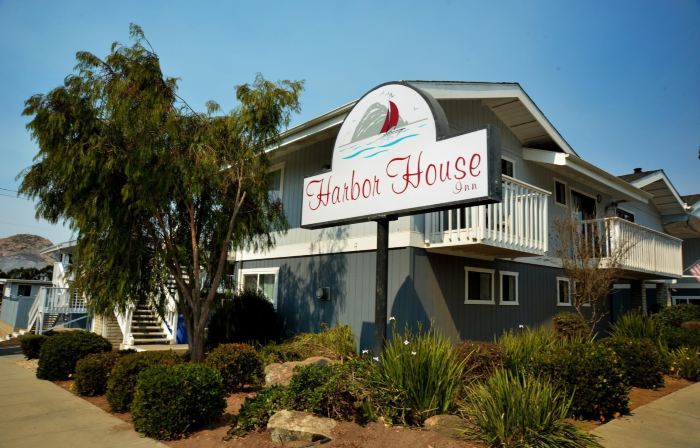Harbor House Inn