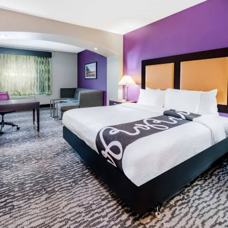 La Quinta Inn & Suites by Wyndham DFW Airport West - Bedford