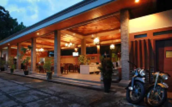 กรีนทรอปิคัล วิลเลจ โฮเทลแอนด์รีสอร์ท