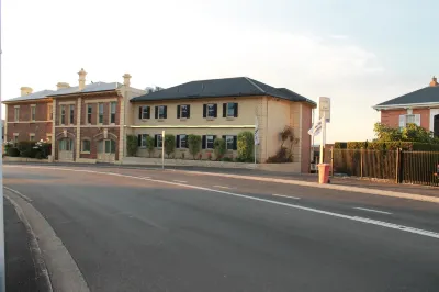 Coach House Launceston Hotels near Quercus Park