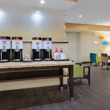 Spark by Hilton Bakersfield Central