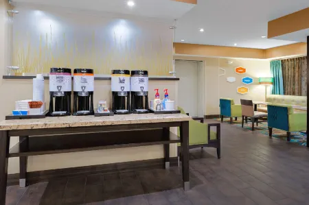 Spark by Hilton Bakersfield Central Отели в г. Керн