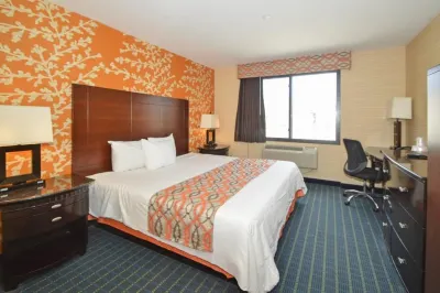 Corona Hotel New York - LaGuardia Airport Hotel berhampiran LOFT Outlet