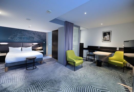 4. 머큐어 바르샤바..