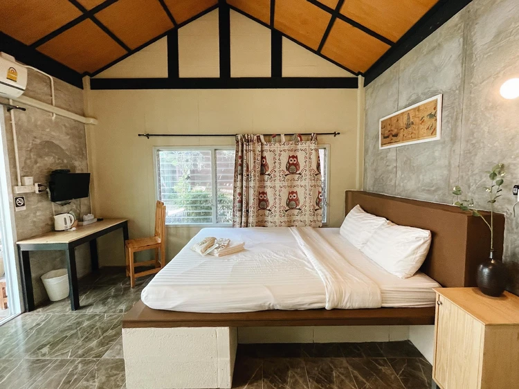 รูปภาพของกระท่อมสาธุ Garden Cottage ที่พักใจกลางย่านเก่าโพธาราม (ย่านถนนน่าเดิน)