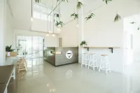 Posh 39 Hotels in Самфран