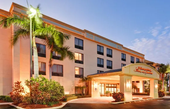 波因頓海灘歡朋套房酒店