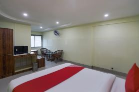 Flagship Raja Hotel