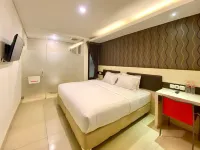 Sumi Hotel Surabaya Отели в г. Dukuhpakis