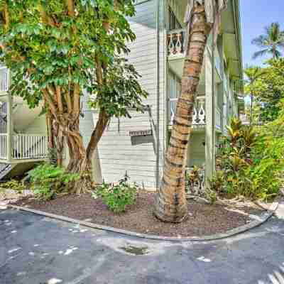 Vacation Condos in Kona Hotel Exterior