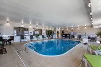 Comfort Inn & Suites Waterloo - Cedar Falls - Pools