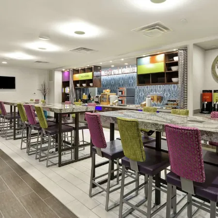 Home2 Suites by Hilton - Kansas City Airport