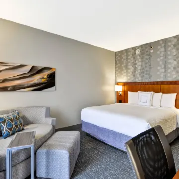 Courtyard Dallas Medical/Market Center Hotels near Perot Museum of Nature and Science