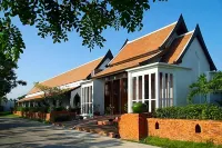 Tharaburi Resort Hotels near Wat Khung Yang Yai