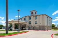 Clarion Inn & Suites Weatherford South فنادق في ويذرفورد