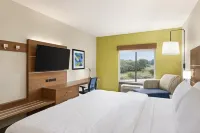 Holiday Inn Express & Suites Akron Regional Airport Area فنادق في غرين