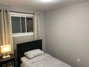 Cheerful 3Br Home with Free Parking