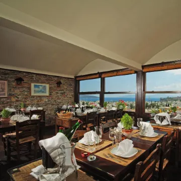 El Vino Hotel & Suites