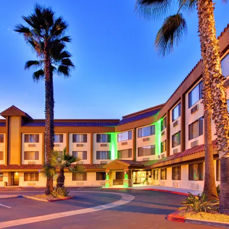Holiday Inn Express LA MESA NEAR SDSU by IHG Отели рядом с достопримечательностью «Парк Лейк-Мюррей»