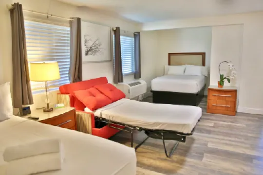 克雷森特城Travelodge by Wyndham酒店