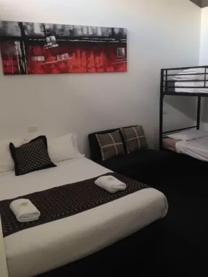 Elmore Victoria Hotel Motel