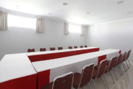 Apita Express Hotel Hotels in Kesambi