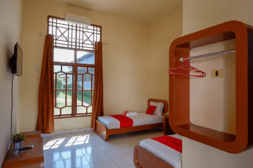 RedDoorz @ Hotel Horas Palopo