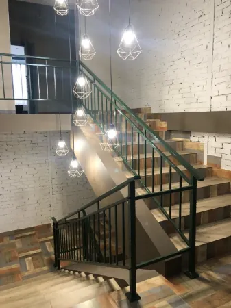 7 Rooms (7 румс) Отели рядом с достопримечательностью «Выставочный зал»