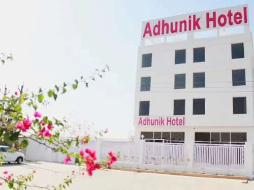 Adhunik Hotel Neemrana Hotel di Neemrana
