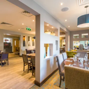 Premier Inn London Brentford Отели рядом с достопримечательностью «Чизик Хаус энд Гарденс»