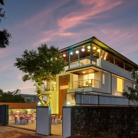 Drizzle Villa with Swimming Pool Near Maapro Garden