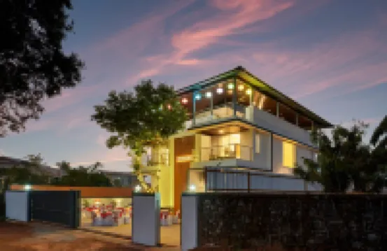 Drizzle Villa with Swimming Pool Near Maapro Garden