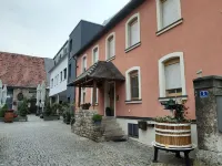 Gästezimmer Düll Hotels in Sommerach